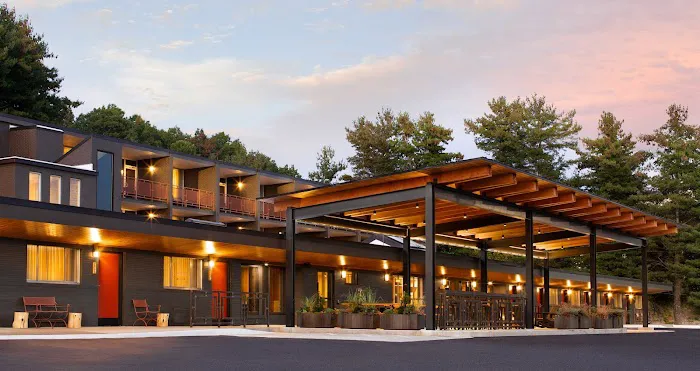 Rhode's Motor Lodge 4