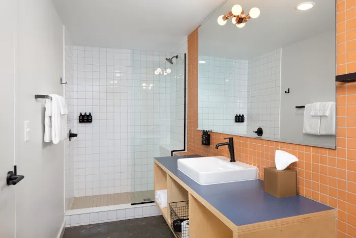 Rhode's Motor Lodge 4