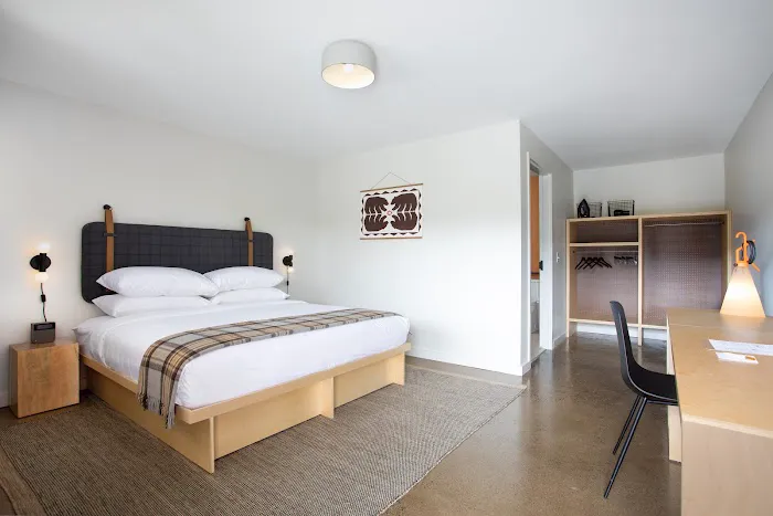 Rhode's Motor Lodge 4