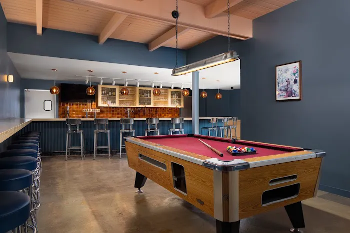Rhode's Motor Lodge 4