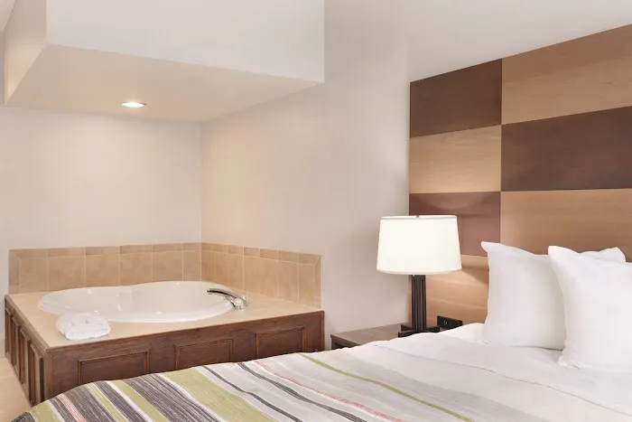 Country Inn & Suites by Radisson, Boone, NC 4