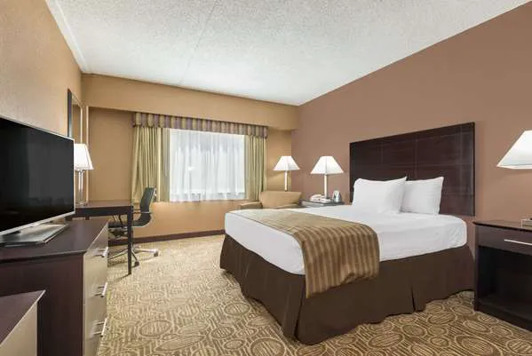 Ramada by Wyndham Paintsville Hotel & Conference Center 4