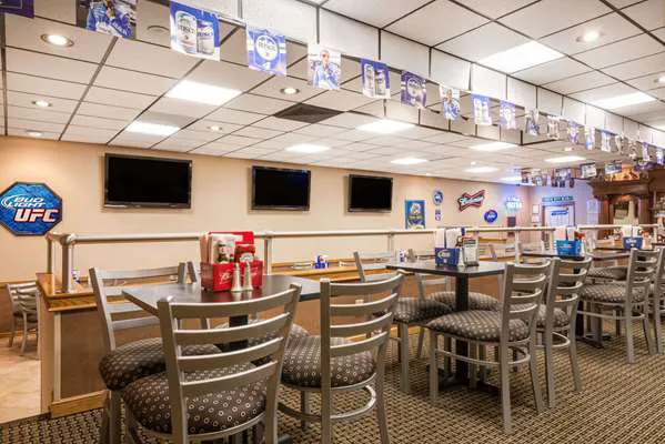Ramada by Wyndham Paintsville Hotel & Conference Center 4