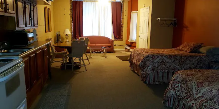 Hatfield McCoy Resort Inn, Wingo's Grill & The Real McCoy Trails 4