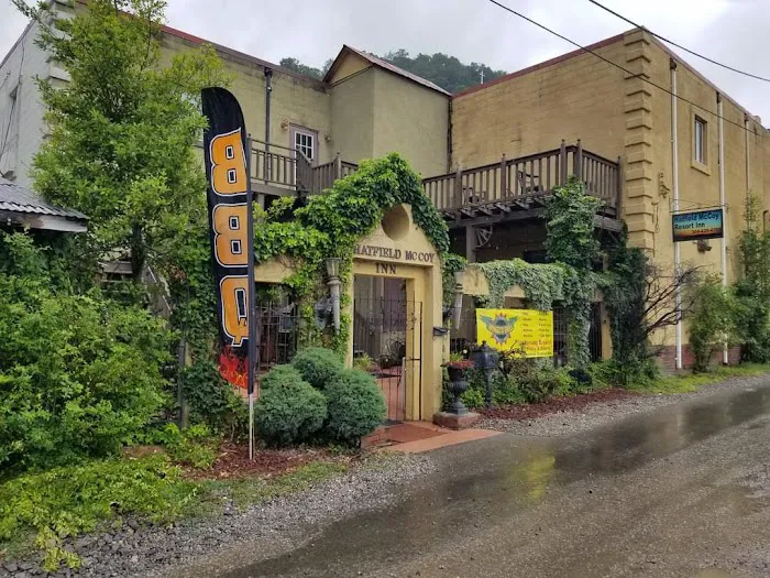 Hatfield McCoy Resort Inn, Wingo's Grill & The Real McCoy Trails 4