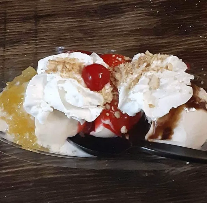 Hatfield McCoy Resort Inn, Wingo's Grill & The Real McCoy Trails 4