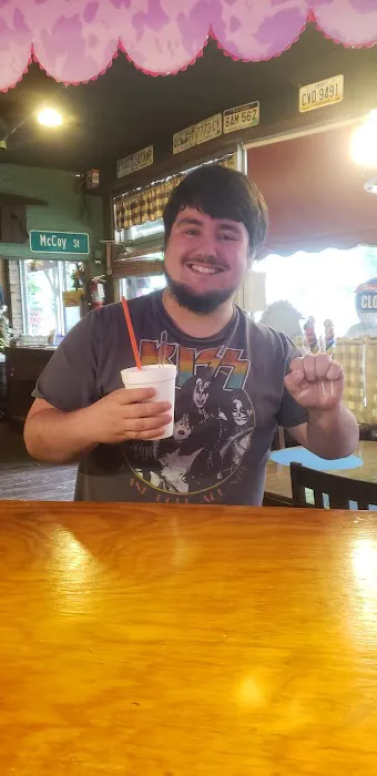 Hatfield McCoy Resort Inn, Wingo's Grill & The Real McCoy Trails 4