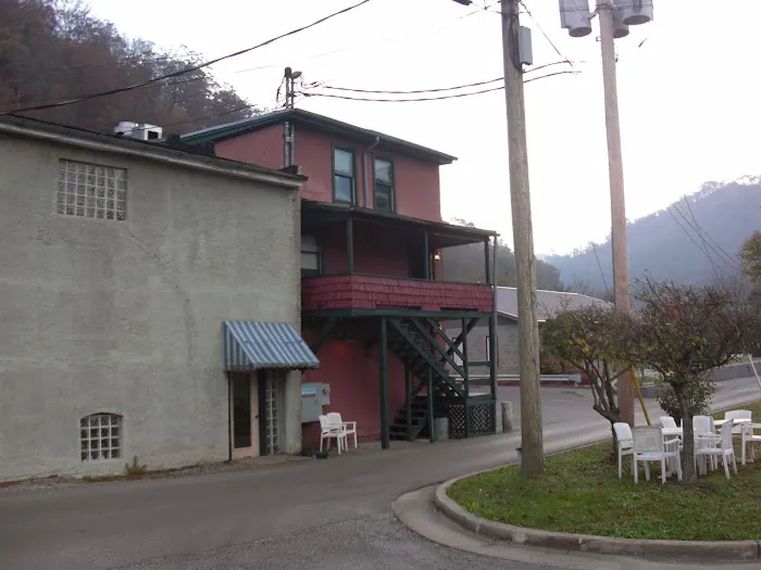 Blue Goose Saloon & Inn 4