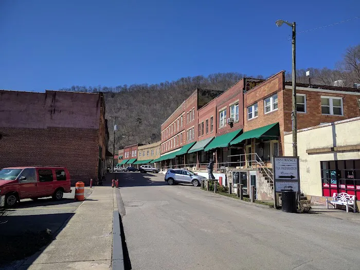 Blue Goose Saloon & Inn 4