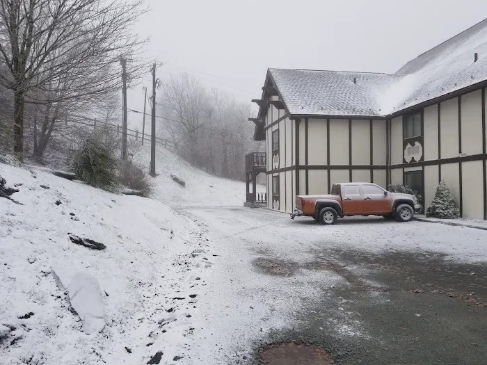 4 Seasons at Beech Mountain 4