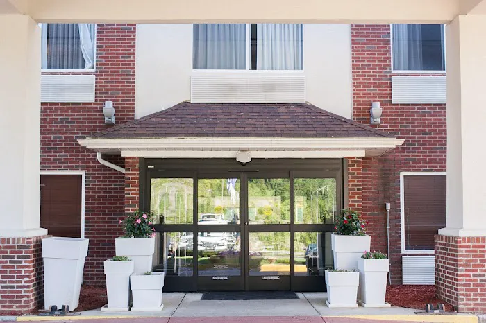 Holiday Inn Express & Suites Logan by IHG 4