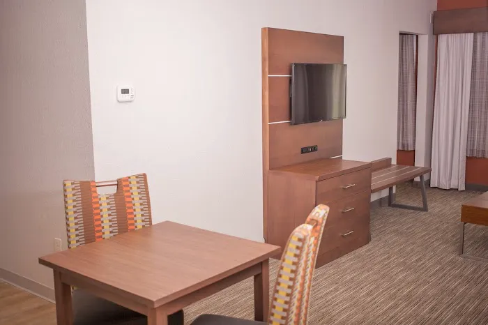 Holiday Inn Express & Suites Logan by IHG 4