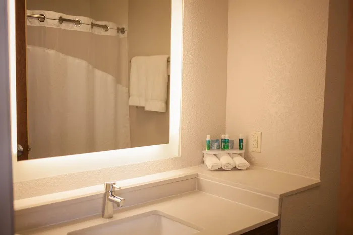 Holiday Inn Express & Suites Logan by IHG 4