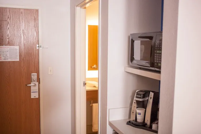 Holiday Inn Express & Suites Logan by IHG 4