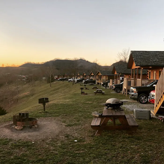 Twin Hollow Campground and Cabins 4