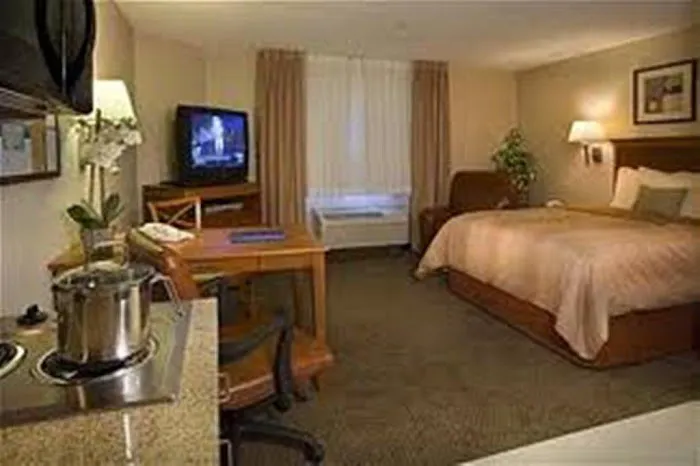 Candlewood Suites Logan by IHG 4