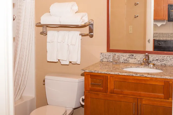 Candlewood Suites Logan by IHG 4