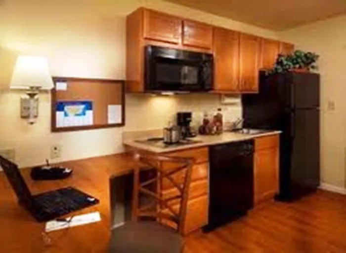 Candlewood Suites Logan by IHG 4