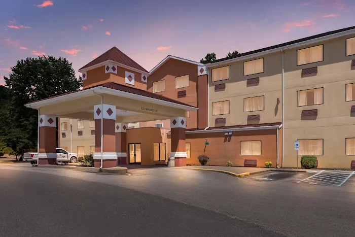 Best Western Logan Inn 4
