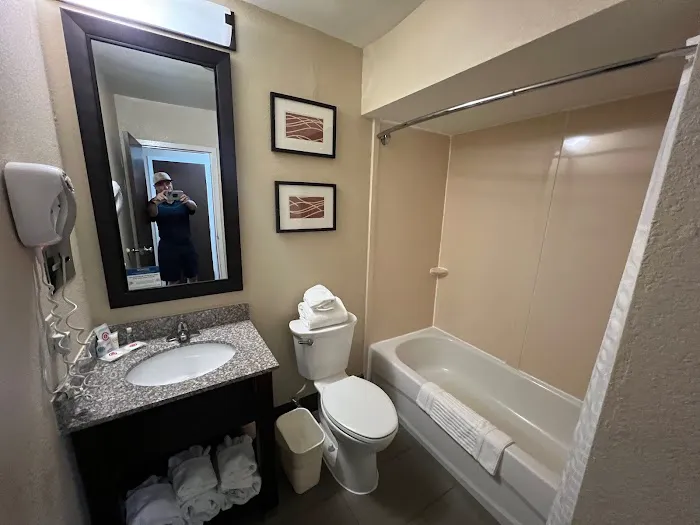 Comfort Inn 4