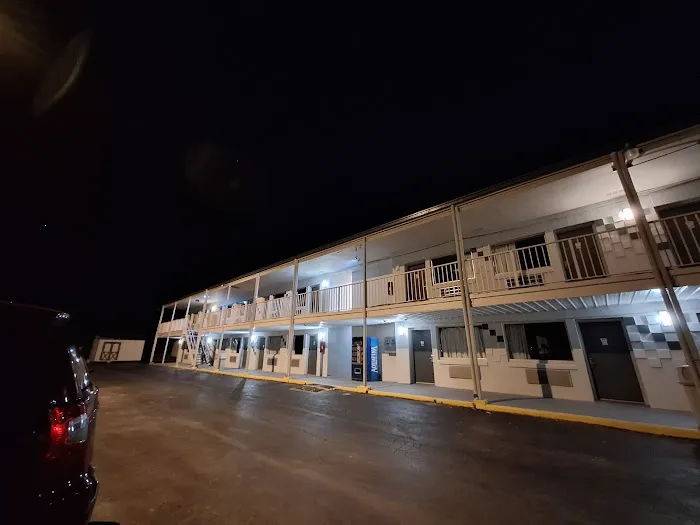 Econo Lodge Near Bluefield College 4