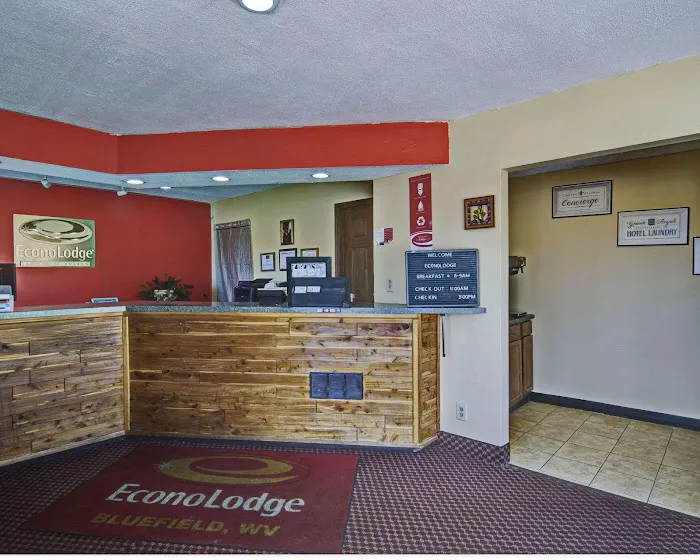 Econo Lodge Near Bluefield College 4