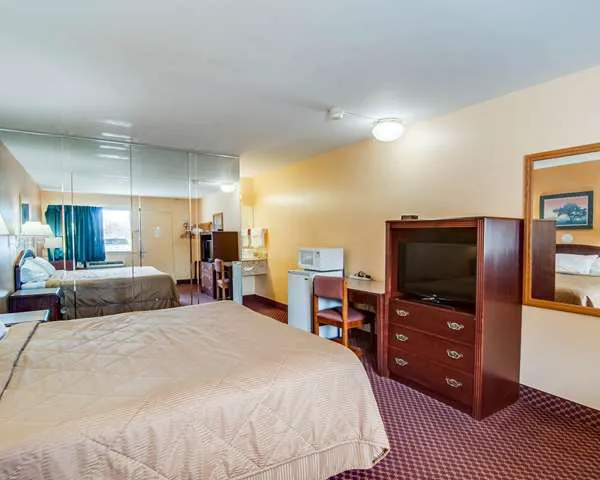 Econo Lodge Near Bluefield College 4