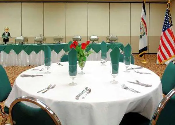 Quality Hotel and Conference Center 4