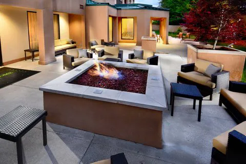 Courtyard Beckley 4