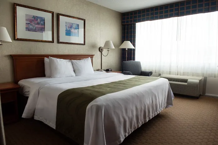 Quality Inn 4