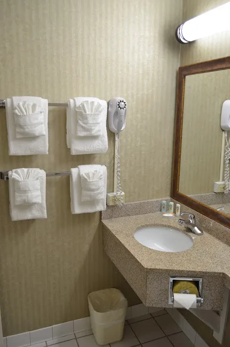 Quality Inn 4