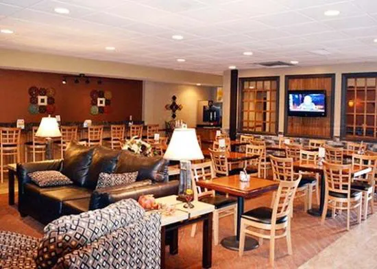 Quality Inn 4