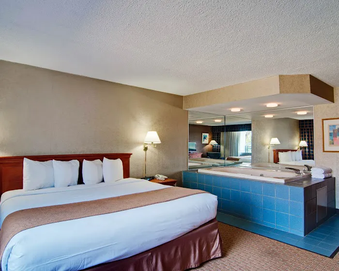 Quality Inn 4
