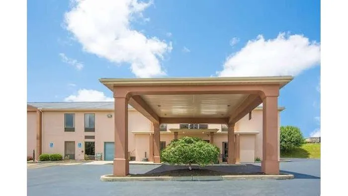 Howard Johnson by Wyndham Beckley 4
