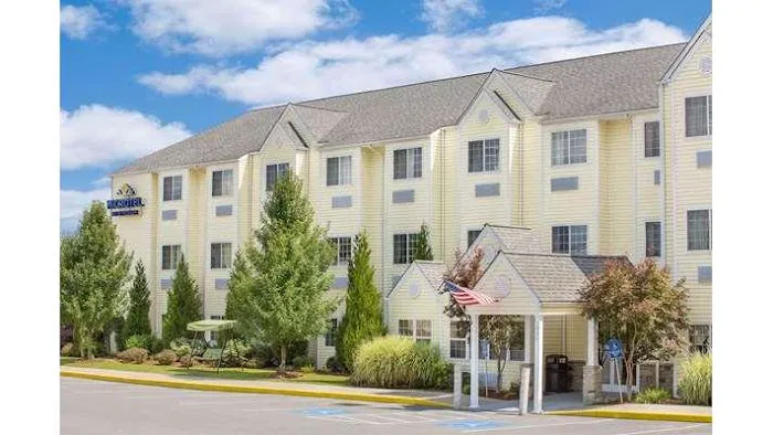 Microtel Inn & Suites by Wyndham Beckley East 4