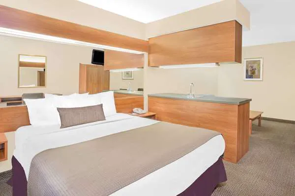 Microtel Inn & Suites by Wyndham Beckley East 4