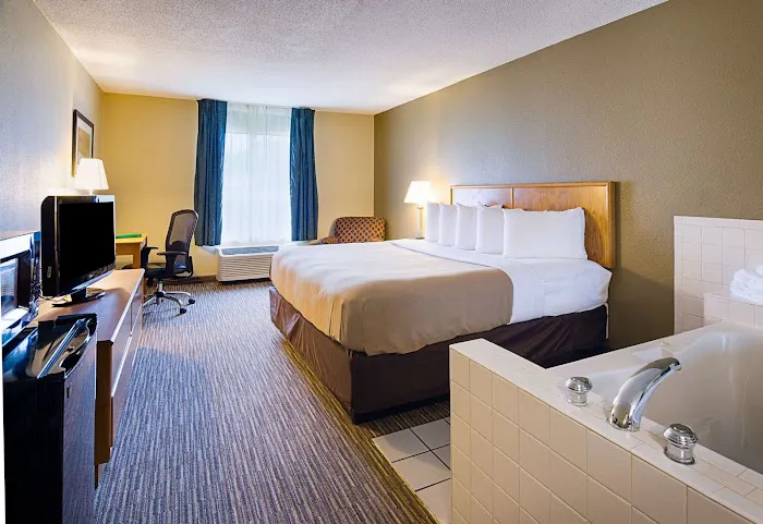Quality Inn 4