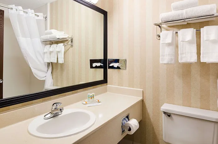Quality Inn 4