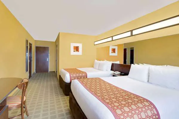 Microtel Inn & Suites by Wyndham Princeton 4