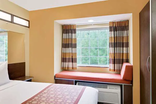 Microtel Inn & Suites by Wyndham Princeton 4