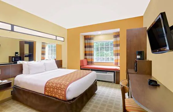 Microtel Inn & Suites by Wyndham Princeton 4