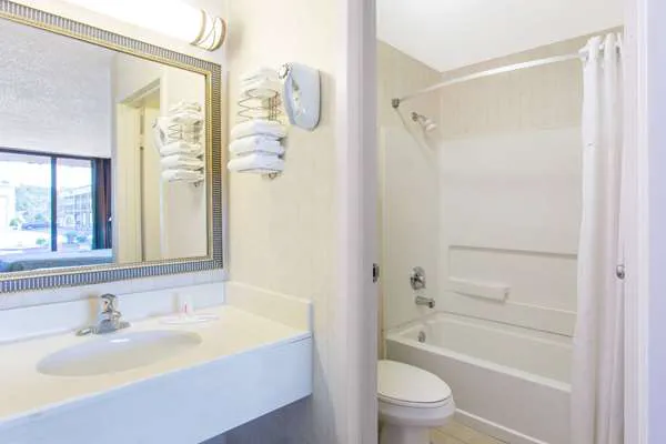 Days Inn by Wyndham Princeton 4