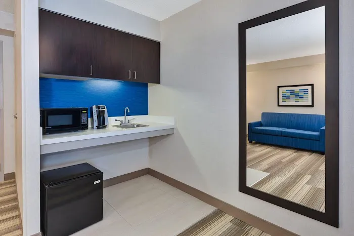 Holiday Inn Express & Suites Blacksburg - University Area by IHG 5