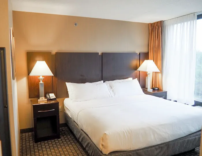 Holiday Inn Express & Suites Blacksburg - University Area by IHG 5