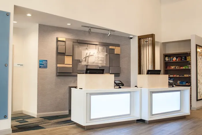 Holiday Inn Express & Suites Blacksburg - University Area by IHG 5