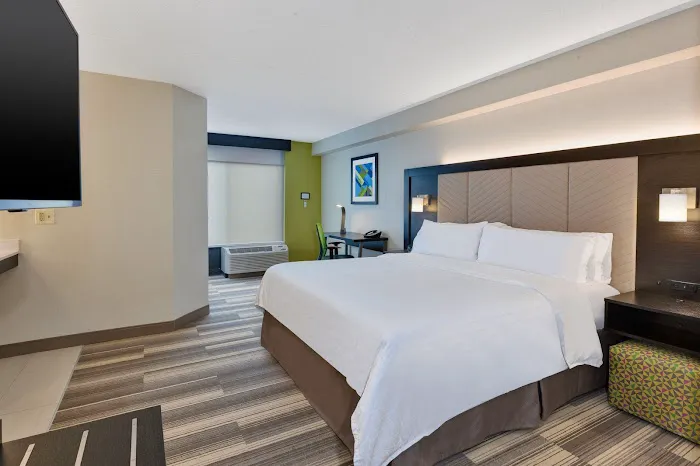 Holiday Inn Express & Suites Blacksburg - University Area by IHG 5