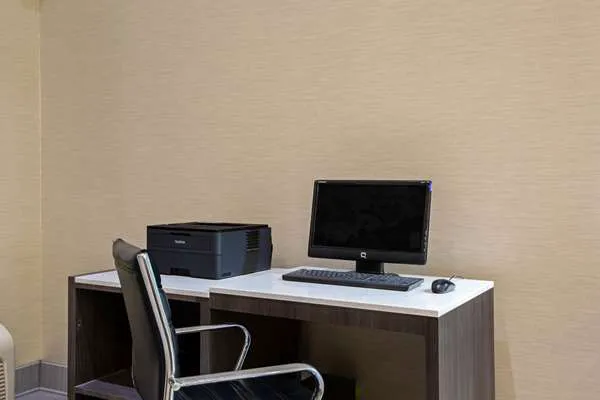 La Quinta Inn by Wyndham Radford 3