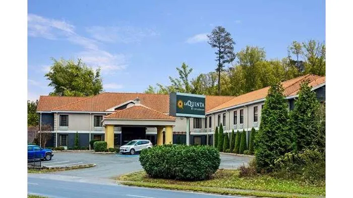 La Quinta Inn by Wyndham Radford 3