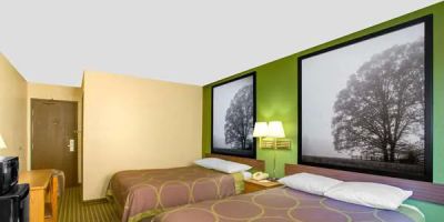 Super 8 by Wyndham Radford VA