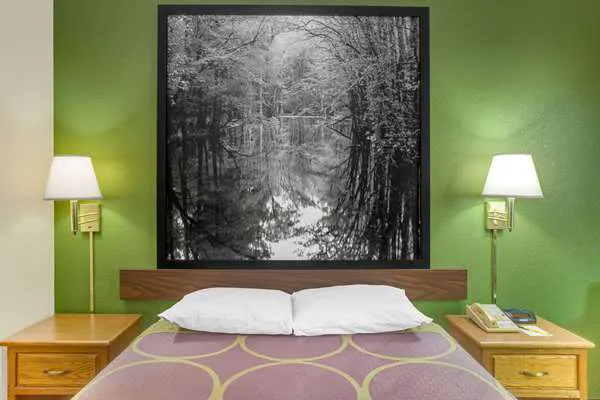 Super 8 by Wyndham Radford VA 3